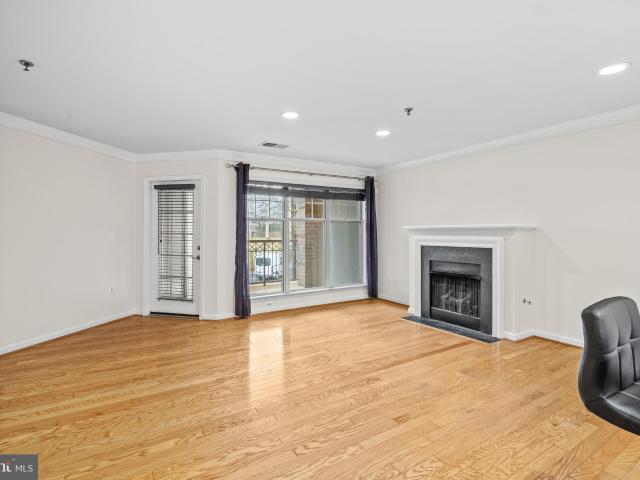 5563 Seminary Rd, Unit 107, Falls Church, VA 22041 | MLS #VAFX2326