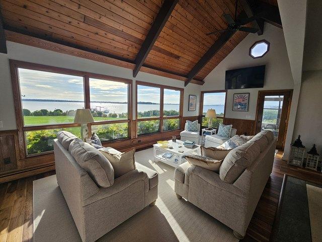 556 E Shore Rd, Jamestown, RI 02835