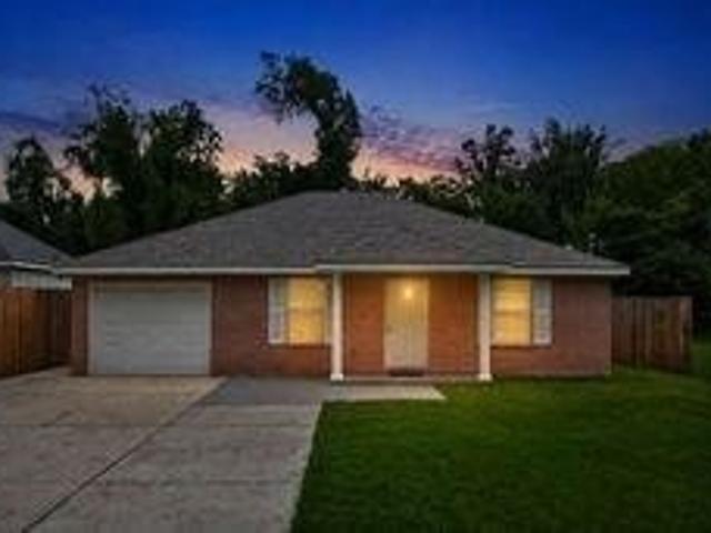 556 Magnolia Ave, Laplace, LA 70068