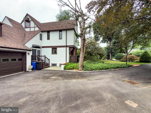 556 Saint Davids Avenue