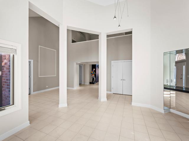 556 Rivershire Place