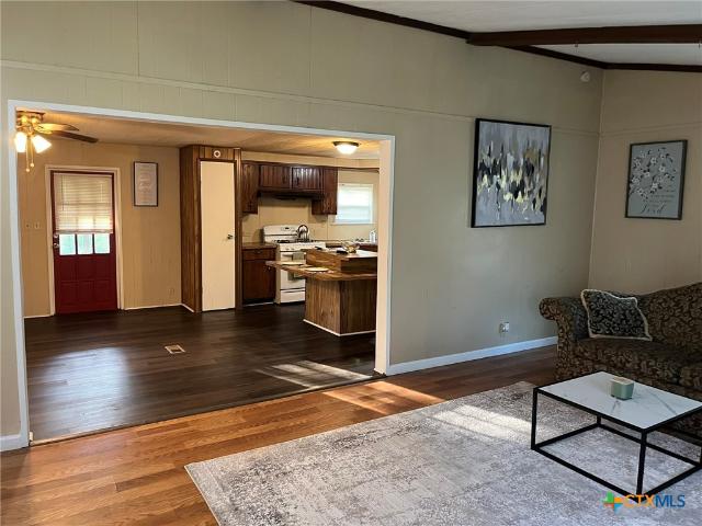 5576 Helm Ln