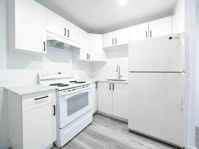 5576 St. Denis 1 Bedroom Apartment for Rent at 5576 Rue Saint Denis, Montréal, QC H2J 2M5 Mile End