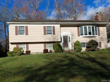 557 Babbling Brook Ln, Valley Cottage, NY 10989 | MLS #965078
