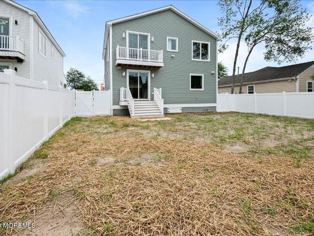 557 Lillie Road