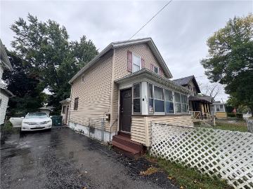 557 Maple Street
