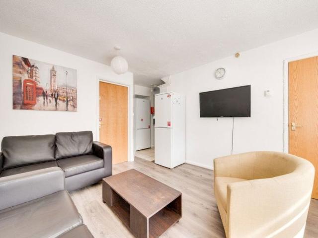 £430 p/w £1,863 pcm