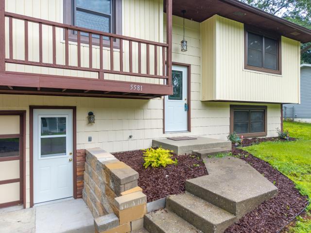 5581 n maple ct