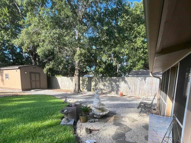 5582 Dogwood Circle