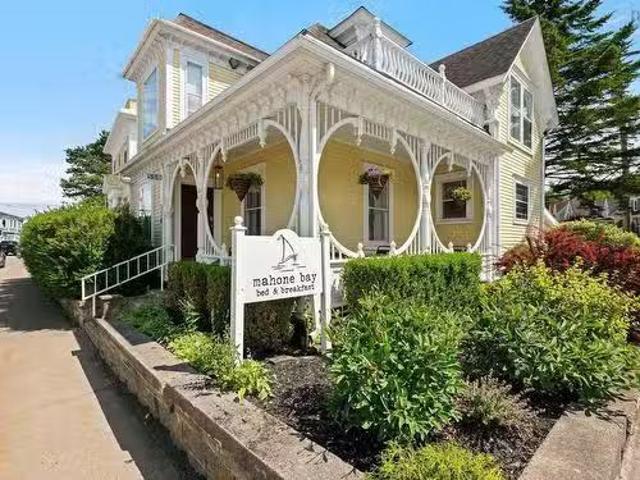 558 Main Street, Mahone Bay, NS, B0J 2E0 commercial for sale.
