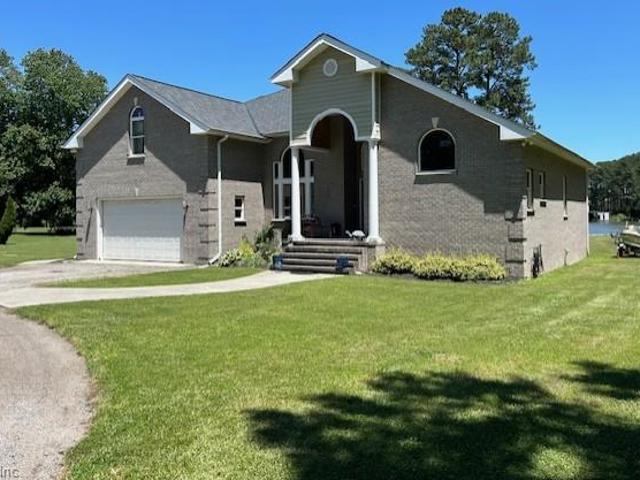 558 Seaford LN