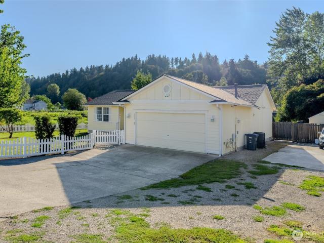 559 Algona Boulevard N