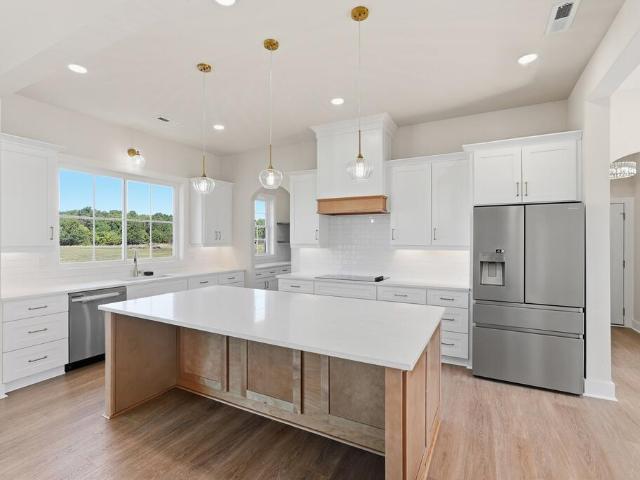 559 Heather Heights