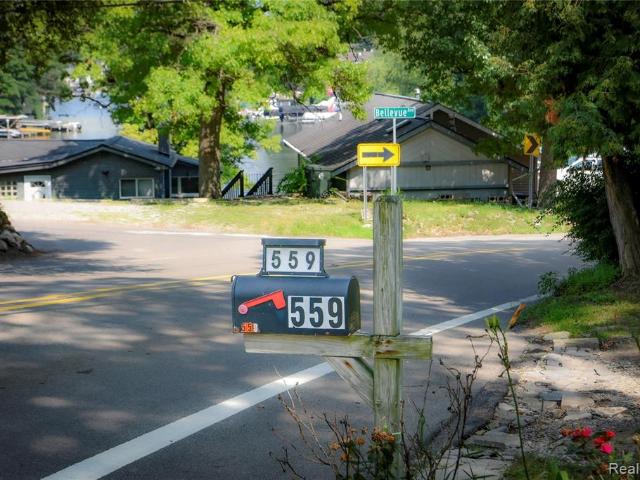 559 Heights Road