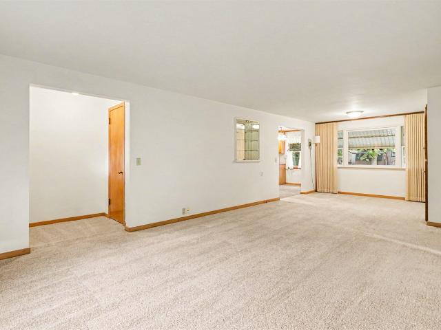 559 W 32nd Street