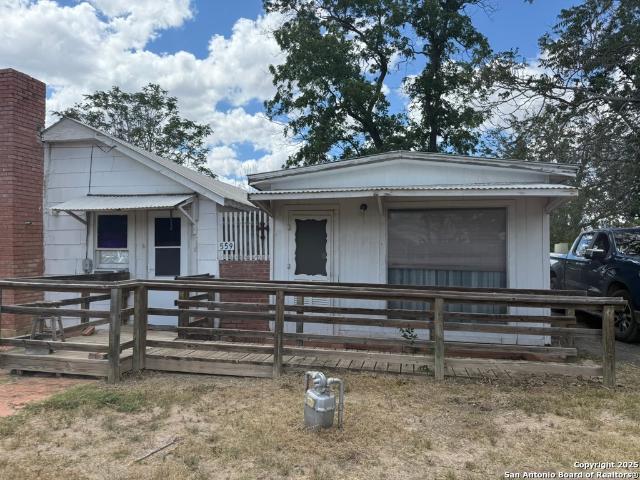 559 W Rheiner Ave, Sabinal, TX 78881 | MLS #1880