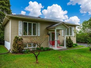55 55A Av. Cyr, Saint Sauveur, QC, J0R 1R4 house for sale | Listing ID 20107 | Royal LePage