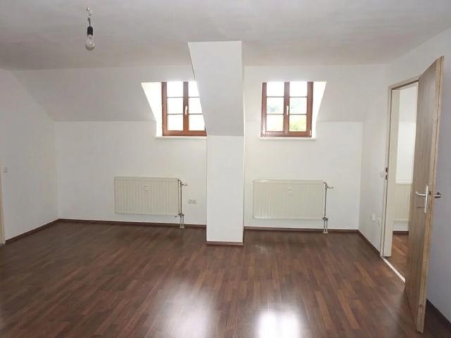 55,78m² DG Wohnung teilsaniert Warmmiete in Steyr / Fabrikinsel