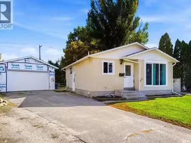 55 Trident Crescent, Saskatoon, SK, S7M 0P7 house for sale.