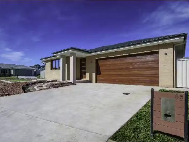 55 Woolshed Drive, THURGOONA House for rent Listed by Annelei.