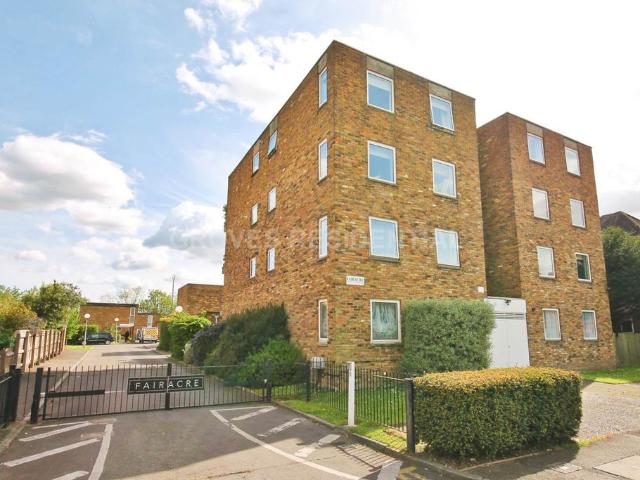 55 Acacia Grove, London, KT3 3BU, United Kingdom | 2 bed apartment for rent #139621826 | Rentberry
