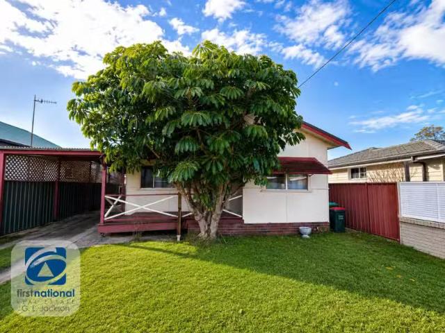 55 Beach Street, Ettalong Beach House for rent Listed by Case.