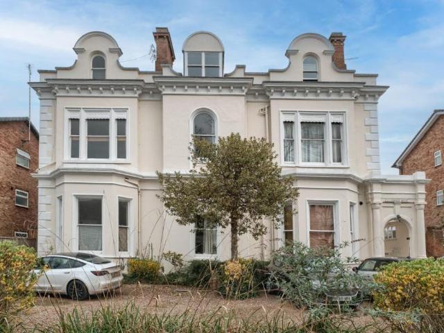 55 Binswood Avenue, Leamington Spa, CV32 2 bed flat to rent £1,225 pcm £283 pw