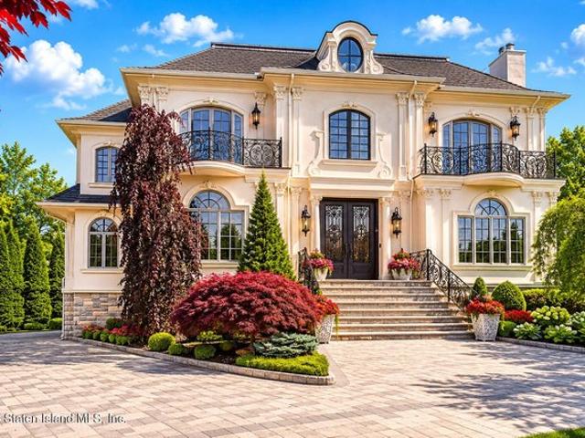 55 Blackhorse Ct, Staten Island, NY 10306
