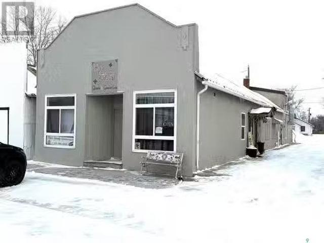 55 Centre Street, Fox Valley, SK, S0N 0V0 commercial for sal.