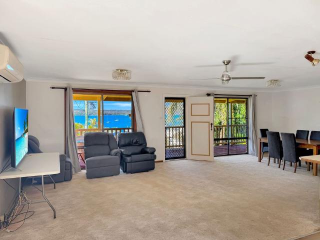 55 Eastslope Way North Arm Cove
