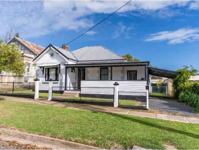 55 Gidley Street, MOLONG House for rent Listed by Property Ma.