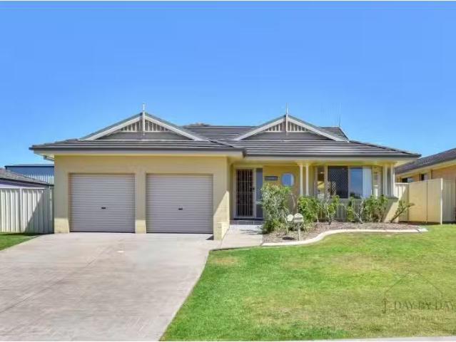 55 Golden Wattle Crescent, Thornton House for rent Listed by.