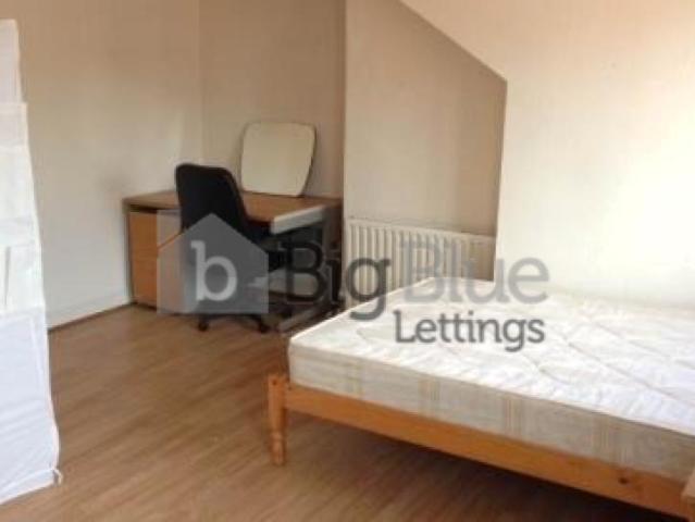 55 Harold Place, Hyde Park, Leeds LS6 2 bed terraced house to rent £1,127 pcm £260 pw