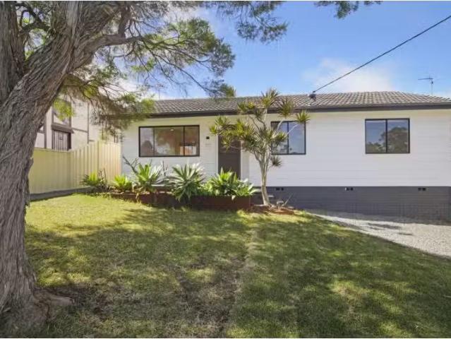 55 Laelana Avenue, Budgewoi House for rent Listed by Abbie An.