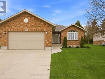 House for sale in Perth, Ontario - Garden