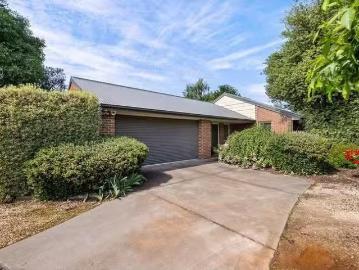 55 Robb Drive, Romsey, VIC 3434