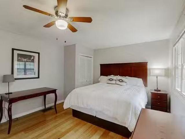 55 Roku TV just added to your room Atlanta's #1 Host! Clean.