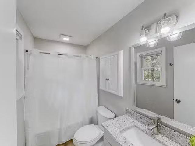 5/5 Stars! Keyless Entry Friendly Housemates Newly Renovated R.
