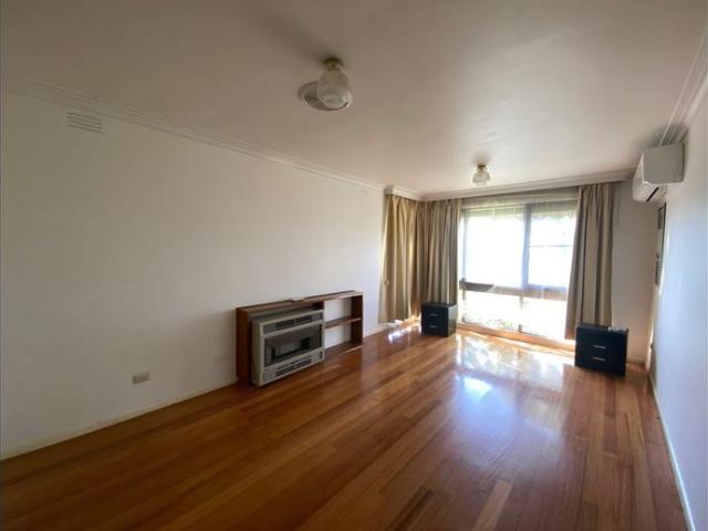 $550/w 2 Bed 1 Bath 1 Carport Home Absolutely Convenient!