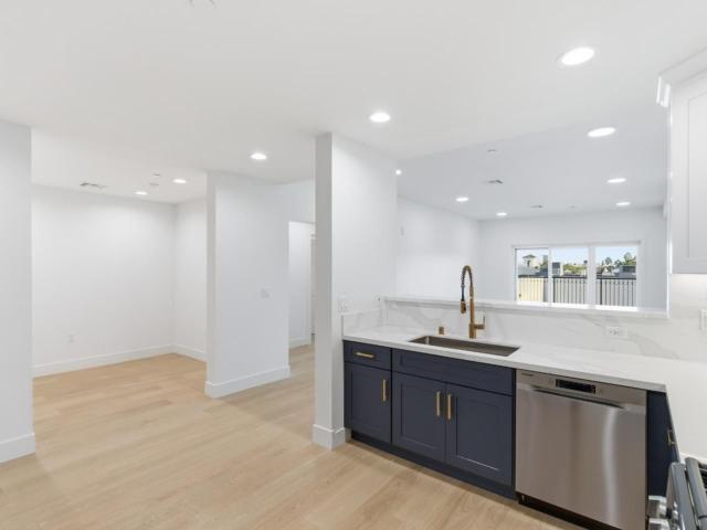 560 El Camino Real 207, San Carlos, US, CA