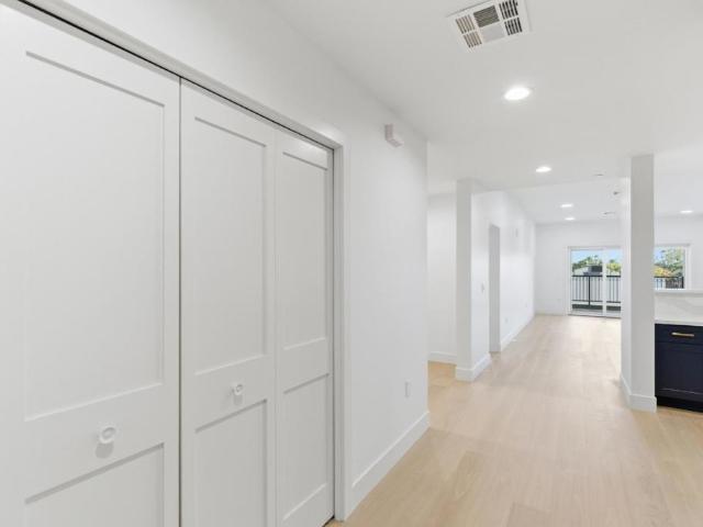 560 El Camino Real 207