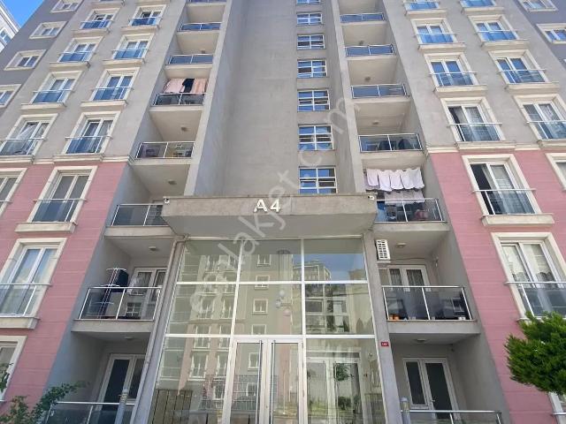 560 İbb Toki Evlerinde Büyüktip Daire Balkonlu Kapalı Mutfak 2+1