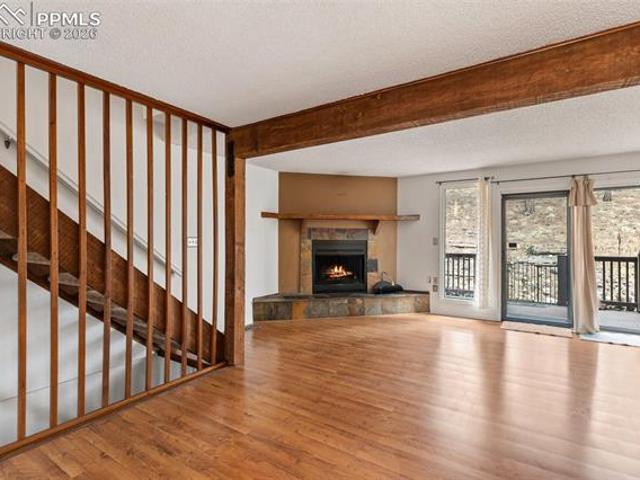 560 Manor Court