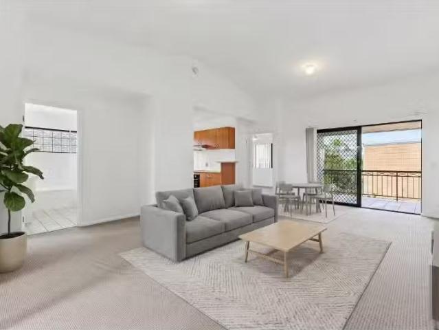 5/60 Miles St, Hawthorne House for rent Listed by Tayla Harri.