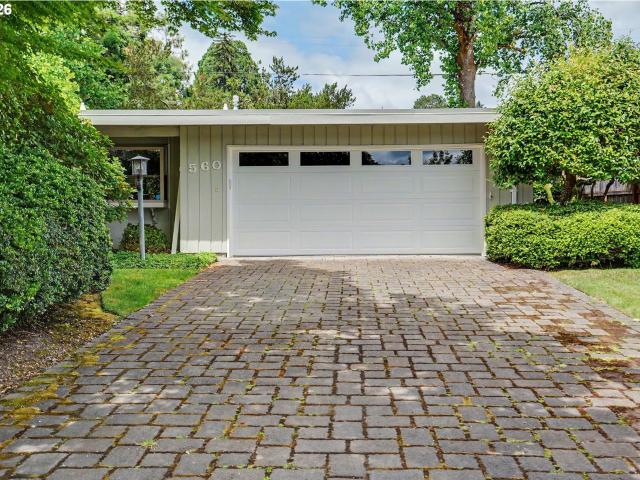560 nw merrie dr