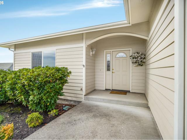 560 nw rachel lynn way