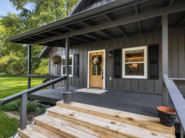 560 Swan Court