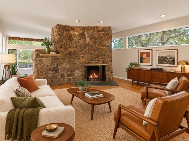 560 Valley Road