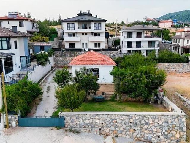 560m2 Arsa İçerisinde Satılık Müstakil Ev