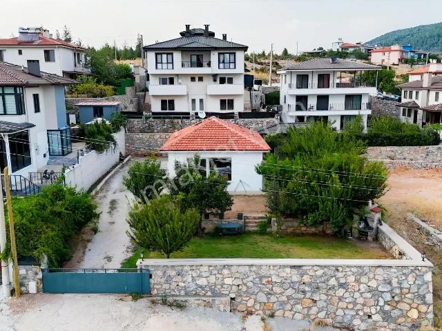 560m2 Arsa İçerisinde Satılık Müstakil Ev